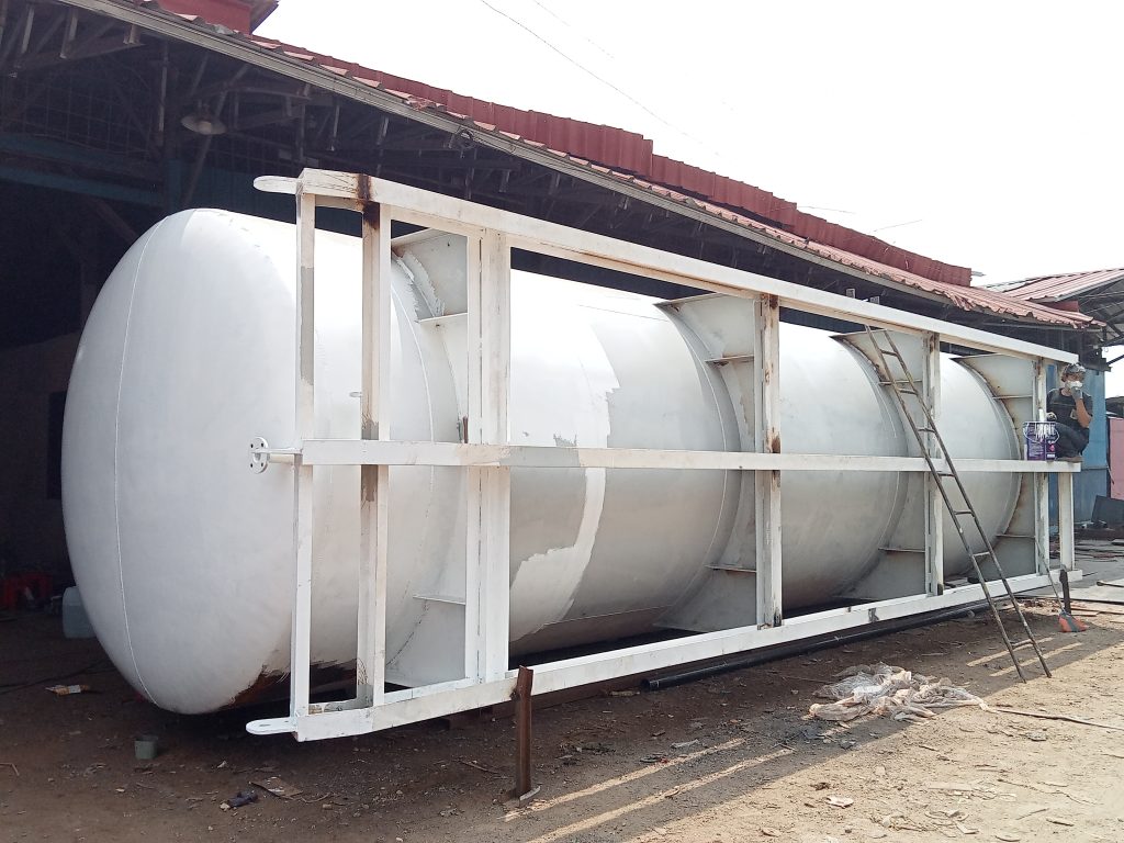 Pembuatan Tangki Storage Minyak 1000 Liter Di Ransiki
